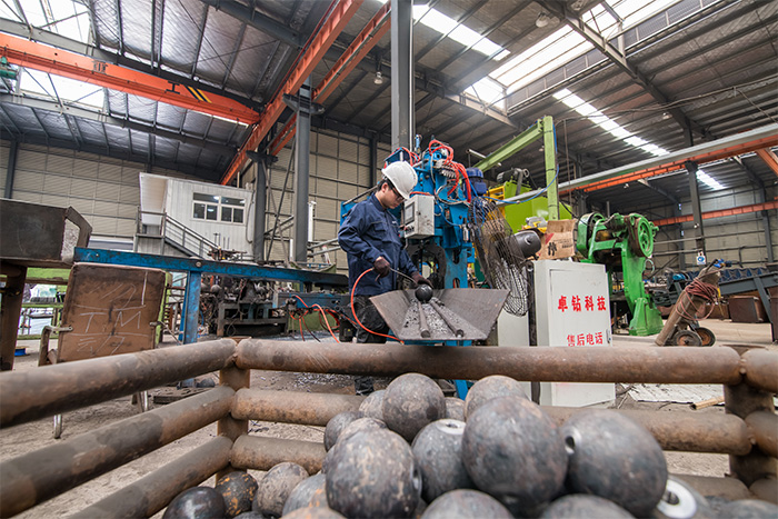 敦煌网架配件-螺栓球加工车间